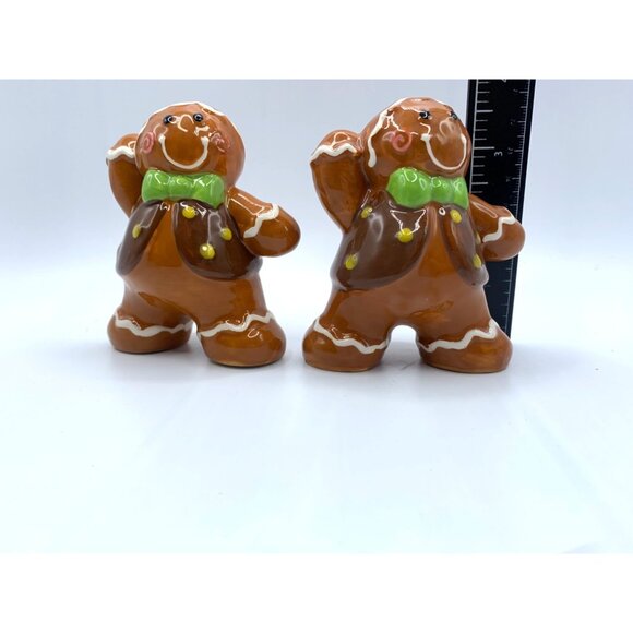 Gingerbread Man Ceramic Salt and Pepper Shakers Set Hand Wash Only Holiday Decor - Picture 7 of 9